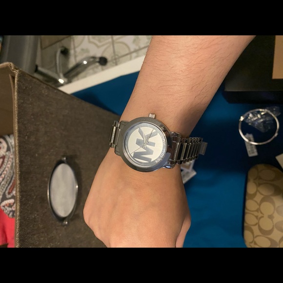 michael kors watch - Picture 3 of 3